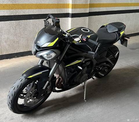 TRIUMPH STREET TRIPLE 765 RS 